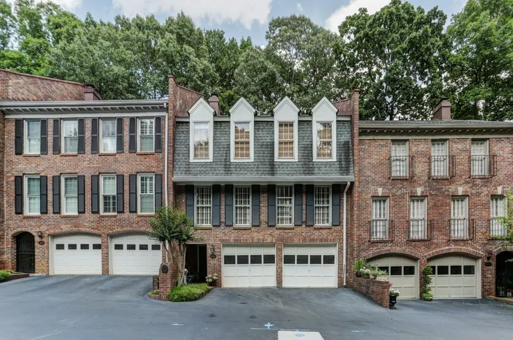 433 The North Chace, Sandy Springs, Georgia 30328, 4 Bedrooms Bedrooms, ,3 BathroomsBathrooms,Residential,Sold,433 The North Chace,6558187