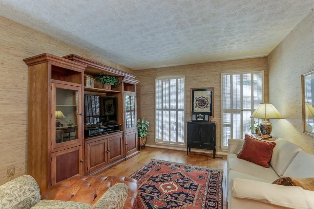 433 The North Chace, Sandy Springs, Georgia 30328, 4 Bedrooms Bedrooms, ,3 BathroomsBathrooms,Residential,Sold,433 The North Chace,6558187