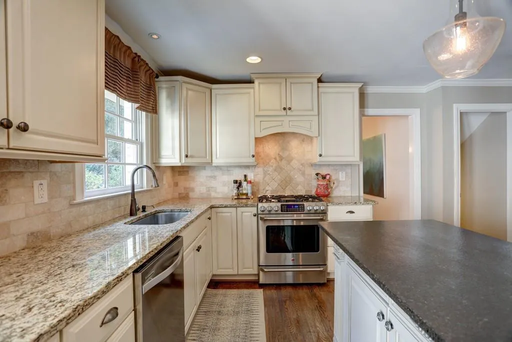 6239 Mountain Brook Way, Sandy Springs, Georgia 30328, 4 Bedrooms Bedrooms, ,4 BathroomsBathrooms,Residential,Sold,6239 Mountain Brook Way,6645155