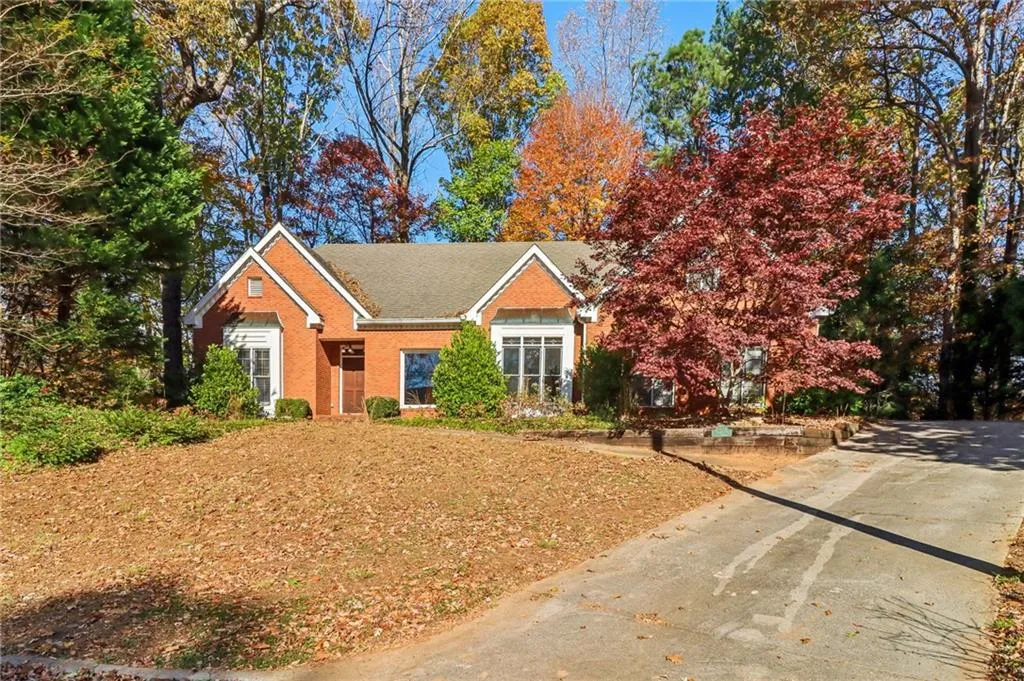 230 Wessex Court, Atlanta, Georgia 30328, 4 Bedrooms Bedrooms, ,3 BathroomsBathrooms,Residential,Sold,230 Wessex Court,7491477