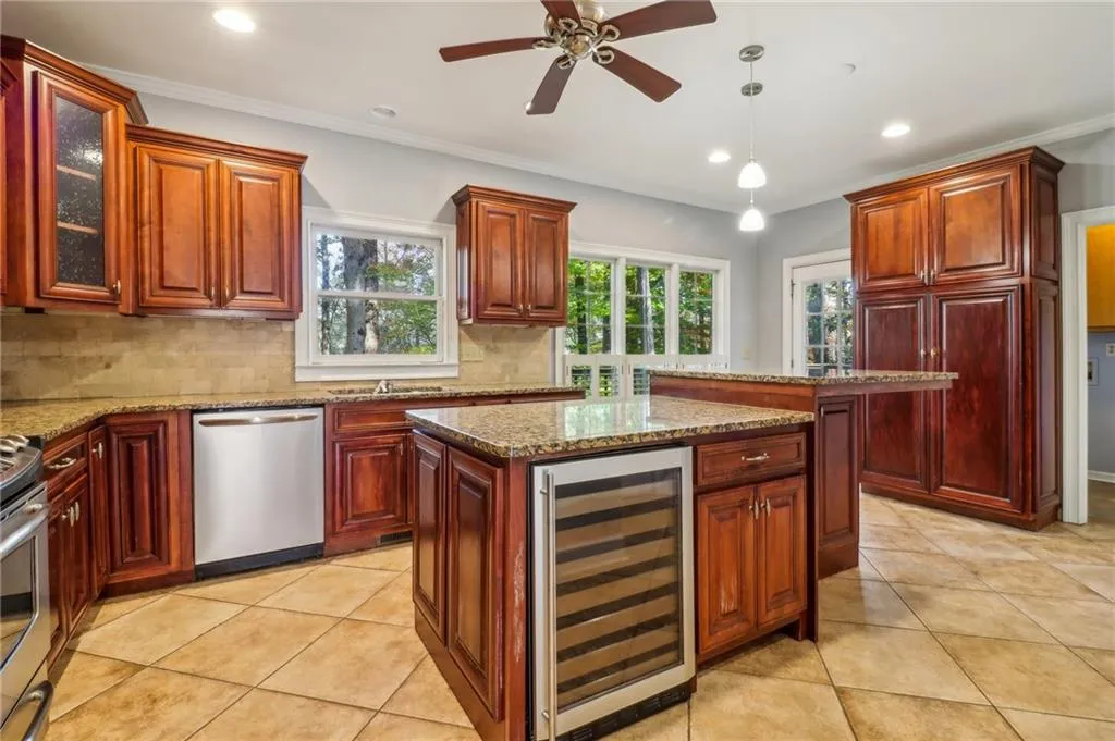 230 Wessex Court, Atlanta, Georgia 30328, 4 Bedrooms Bedrooms, ,3 BathroomsBathrooms,Residential,Sold,230 Wessex Court,7491477