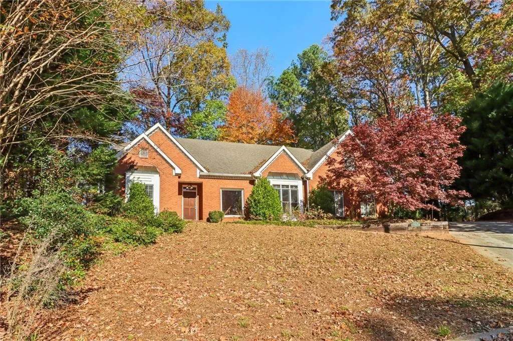 230 Wessex Court, Atlanta, Georgia 30328, 4 Bedrooms Bedrooms, ,3 BathroomsBathrooms,Residential,Sold,230 Wessex Court,7491477
