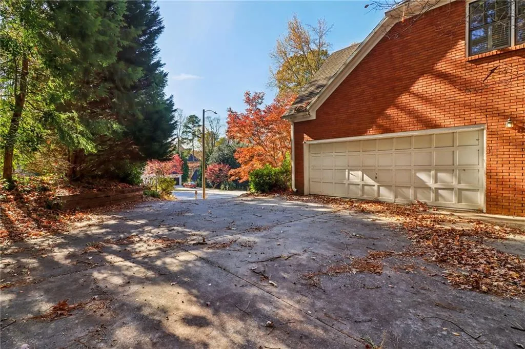 230 Wessex Court, Atlanta, Georgia 30328, 4 Bedrooms Bedrooms, ,3 BathroomsBathrooms,Residential,Sold,230 Wessex Court,7491477