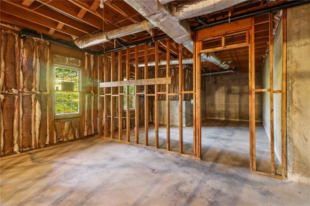 230 Wessex Court, Atlanta, Georgia 30328, 4 Bedrooms Bedrooms, ,3 BathroomsBathrooms,Residential,Sold,230 Wessex Court,7491477
