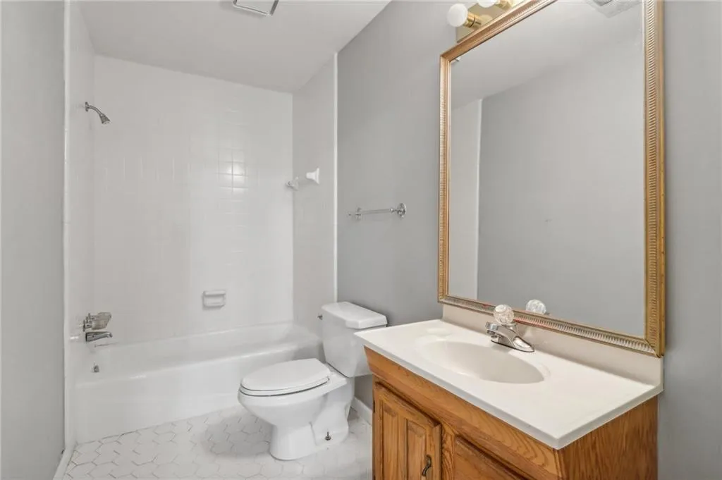 230 Wessex Court, Atlanta, Georgia 30328, 4 Bedrooms Bedrooms, ,3 BathroomsBathrooms,Residential,Sold,230 Wessex Court,7491477