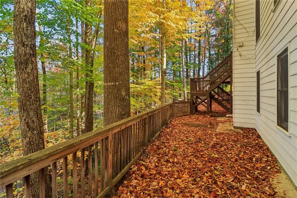 230 Wessex Court, Atlanta, Georgia 30328, 4 Bedrooms Bedrooms, ,3 BathroomsBathrooms,Residential,Sold,230 Wessex Court,7491477
