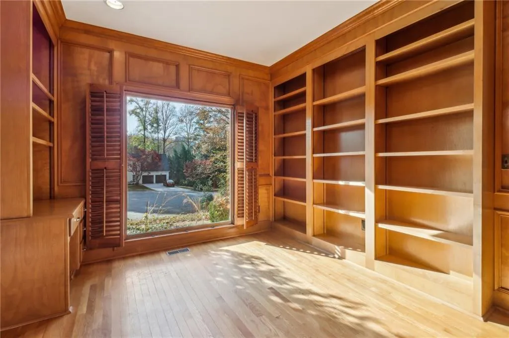 230 Wessex Court, Atlanta, Georgia 30328, 4 Bedrooms Bedrooms, ,3 BathroomsBathrooms,Residential,Sold,230 Wessex Court,7491477