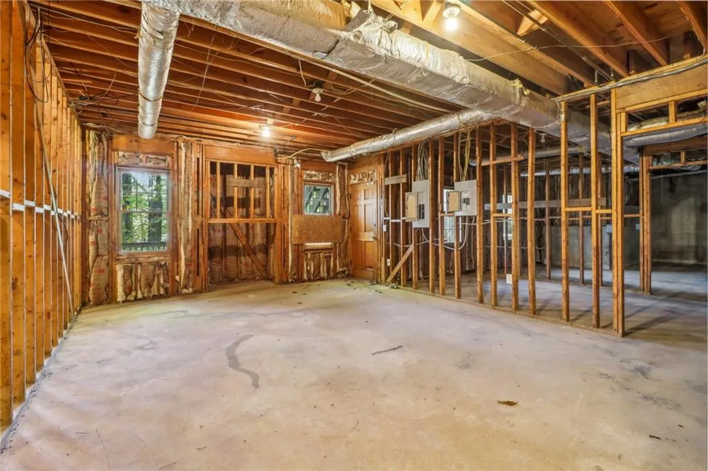 230 Wessex Court, Atlanta, Georgia 30328, 4 Bedrooms Bedrooms, ,3 BathroomsBathrooms,Residential,Sold,230 Wessex Court,7491477