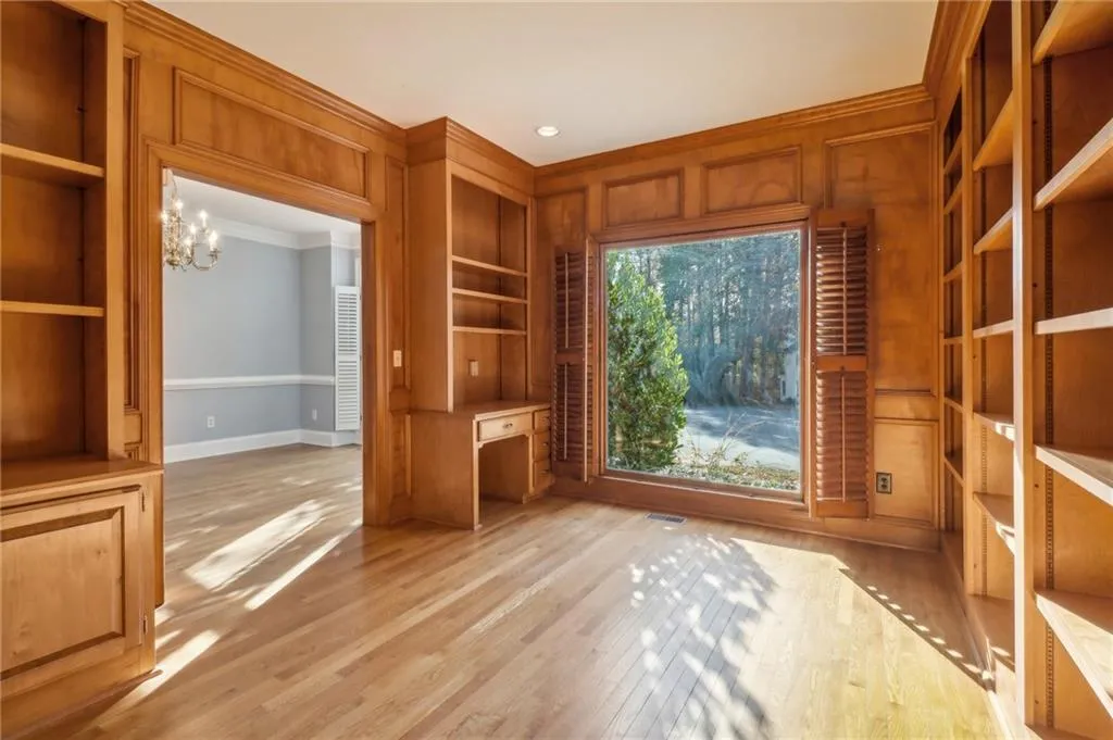 230 Wessex Court, Atlanta, Georgia 30328, 4 Bedrooms Bedrooms, ,3 BathroomsBathrooms,Residential,Sold,230 Wessex Court,7491477