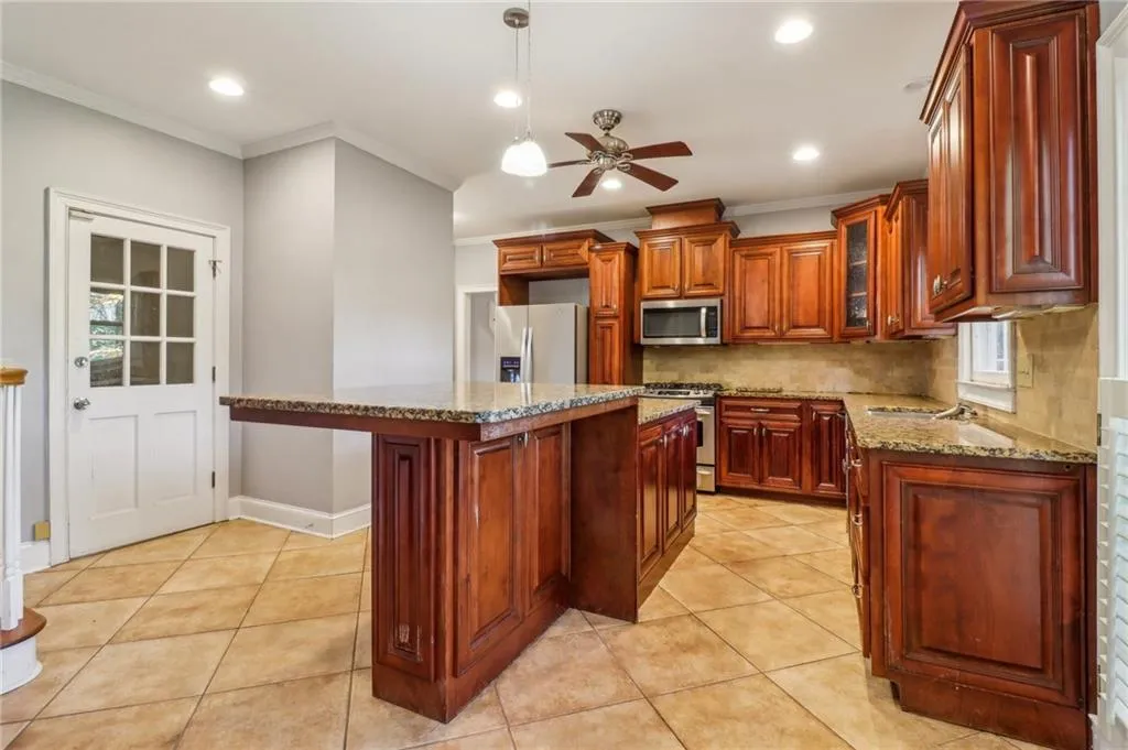 230 Wessex Court, Atlanta, Georgia 30328, 4 Bedrooms Bedrooms, ,3 BathroomsBathrooms,Residential,Sold,230 Wessex Court,7491477