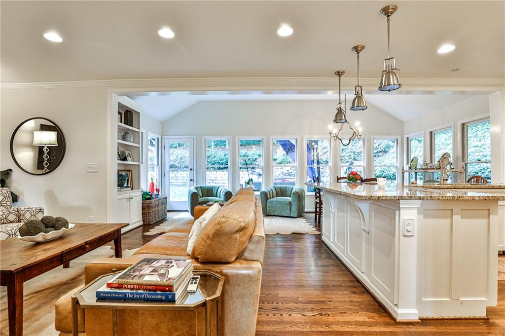 825 Starlight Drive, Atlanta, Georgia 30342, 3 Bedrooms Bedrooms, ,2 BathroomsBathrooms,Residential,Sold,825 Starlight Drive,7293299