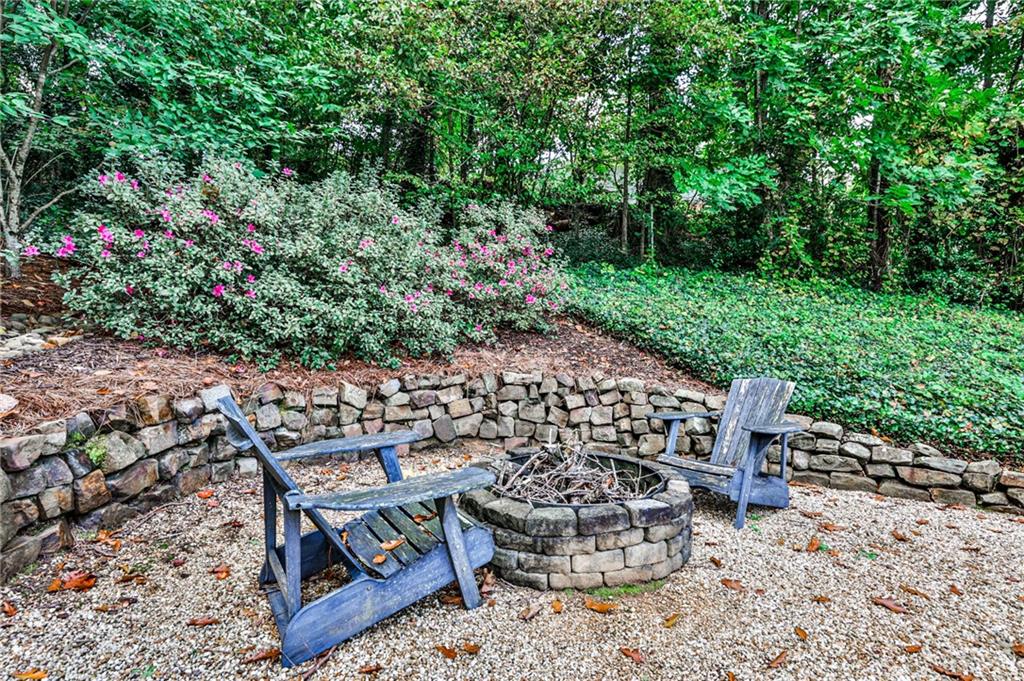 825 Starlight Drive, Atlanta, Georgia 30342, 3 Bedrooms Bedrooms, ,2 BathroomsBathrooms,Residential,Sold,825 Starlight Drive,7293299