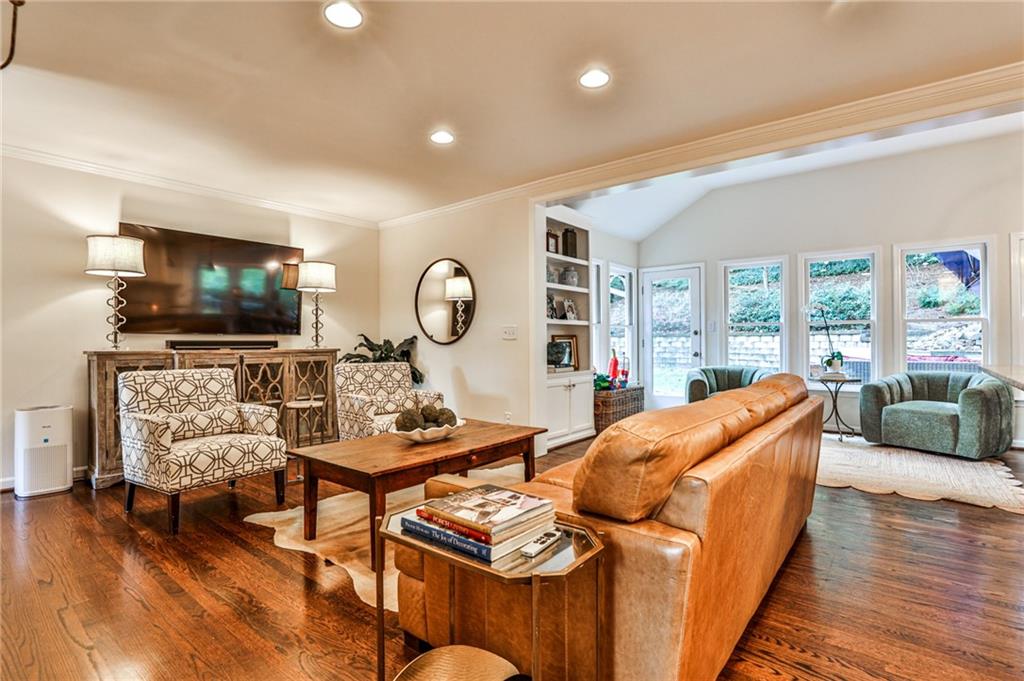 825 Starlight Drive, Atlanta, Georgia 30342, 3 Bedrooms Bedrooms, ,2 BathroomsBathrooms,Residential,Sold,825 Starlight Drive,7293299