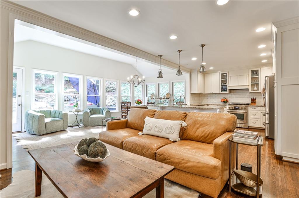 825 Starlight Drive, Atlanta, Georgia 30342, 3 Bedrooms Bedrooms, ,2 BathroomsBathrooms,Residential,Sold,825 Starlight Drive,7293299