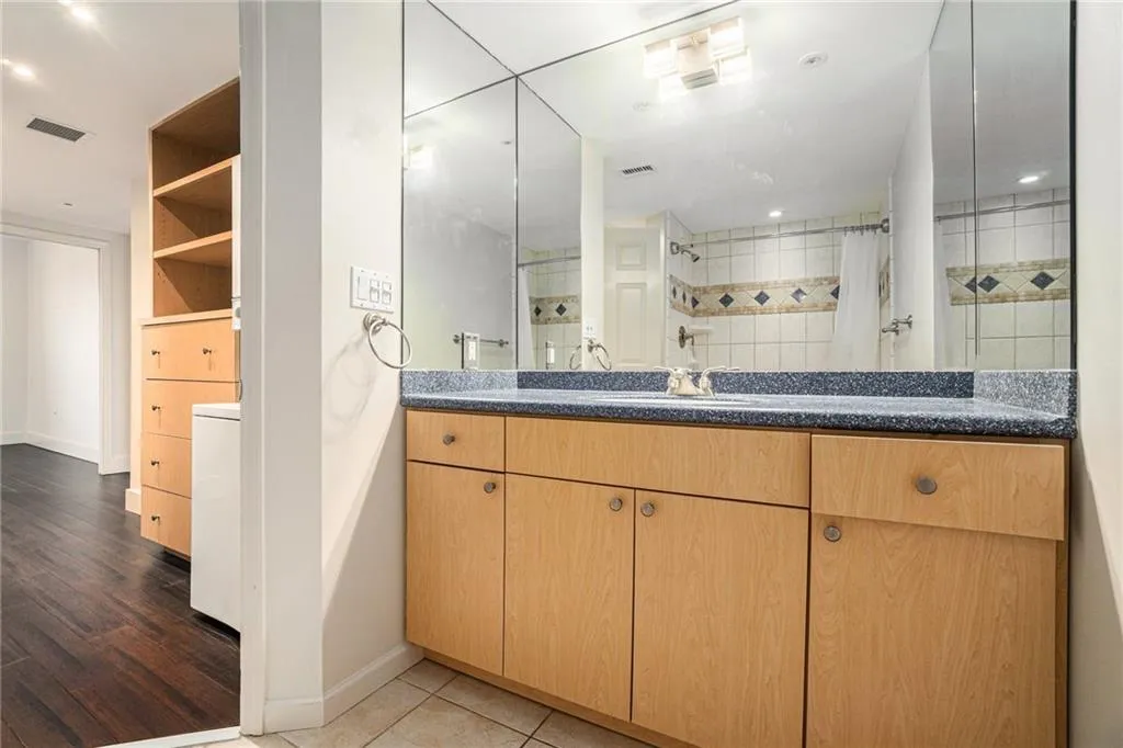 199 14th Street Street Ne Unit 704, Atlanta, Georgia 30309, 1 Bedroom Bedrooms, ,1 BathroomBathrooms,Residential,For Sale,199 14th Street Street Ne Unit 704,7608572