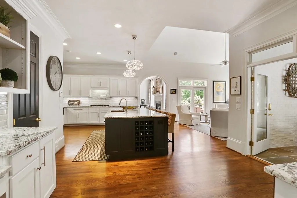 5 Highland Valley Court Nw, Atlanta, Georgia 30327, 6 Bedrooms Bedrooms, ,4 BathroomsBathrooms,Residential,Sold,5 Highland Valley Court Nw,6566325