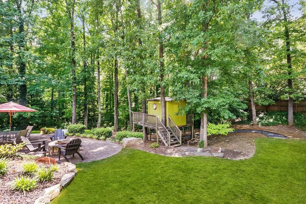 5 Highland Valley Court Nw, Atlanta, Georgia 30327, 6 Bedrooms Bedrooms, ,4 BathroomsBathrooms,Residential,Sold,5 Highland Valley Court Nw,6566325