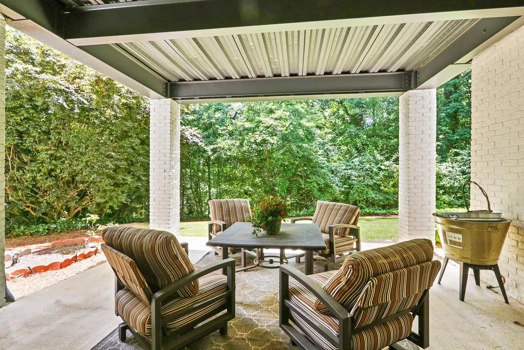 5 Highland Valley Court Nw, Atlanta, Georgia 30327, 6 Bedrooms Bedrooms, ,4 BathroomsBathrooms,Residential,Sold,5 Highland Valley Court Nw,6566325