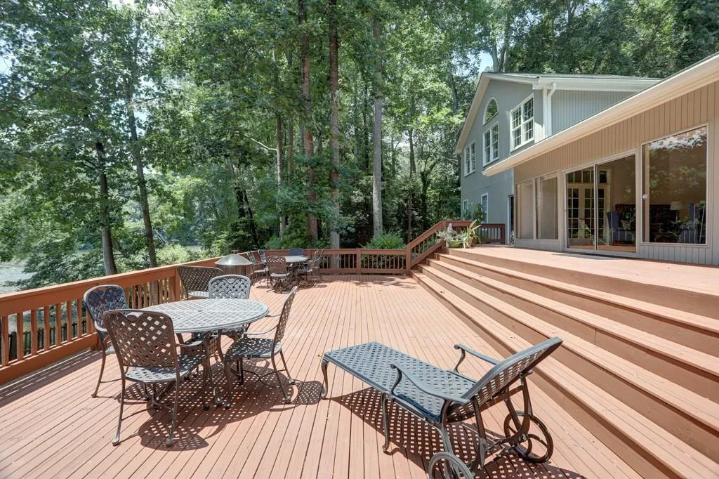 8370 Valley Tarn, Sandy Springs, Georgia 30350, 4 Bedrooms Bedrooms, ,4 BathroomsBathrooms,Residential,Sold,8370 Valley Tarn,6677403