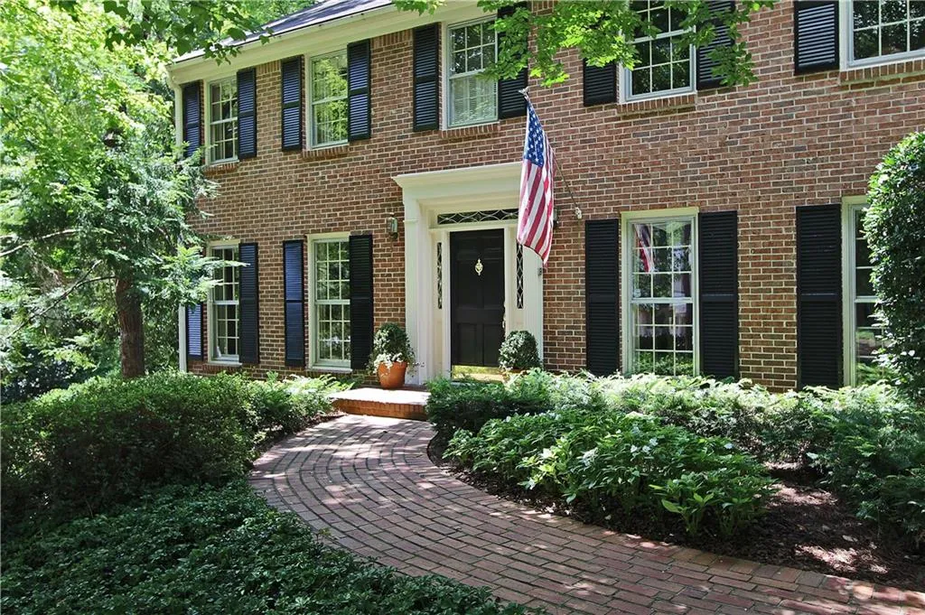 6180 Weatherly Drive, Sandy Springs, Georgia 30328, 4 Bedrooms Bedrooms, ,3 BathroomsBathrooms,Residential,Sold,6180 Weatherly Drive,5720688
