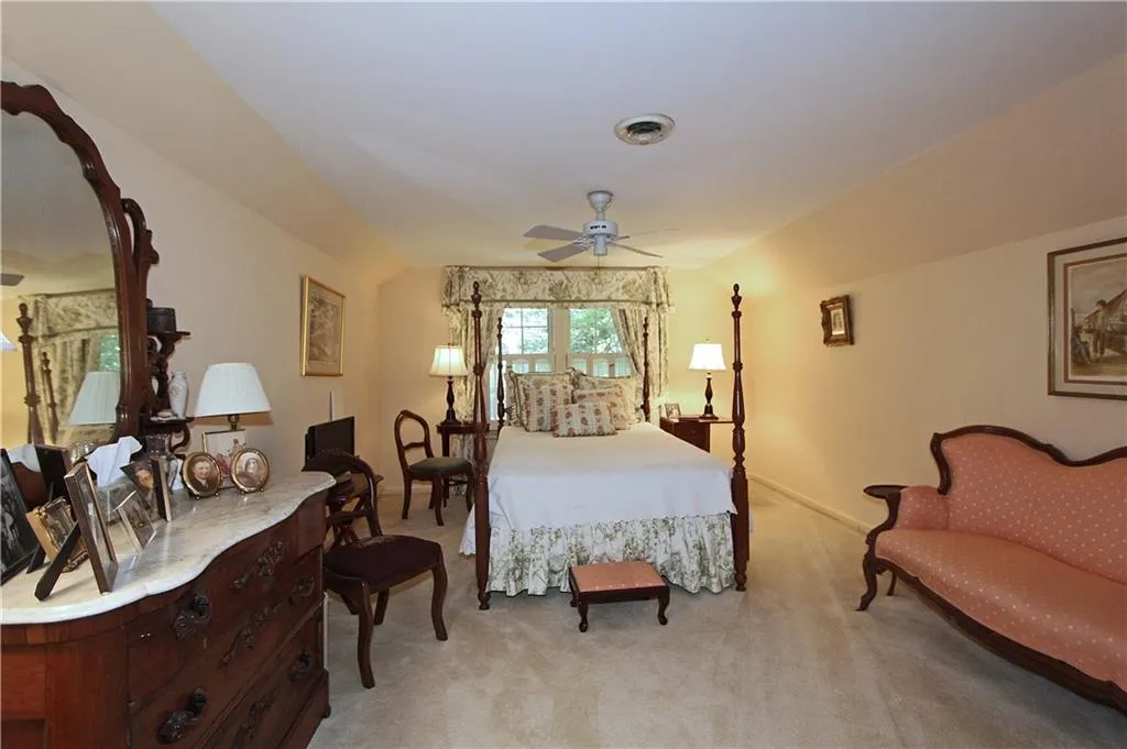 6180 Weatherly Drive, Sandy Springs, Georgia 30328, 4 Bedrooms Bedrooms, ,3 BathroomsBathrooms,Residential,Sold,6180 Weatherly Drive,5720688