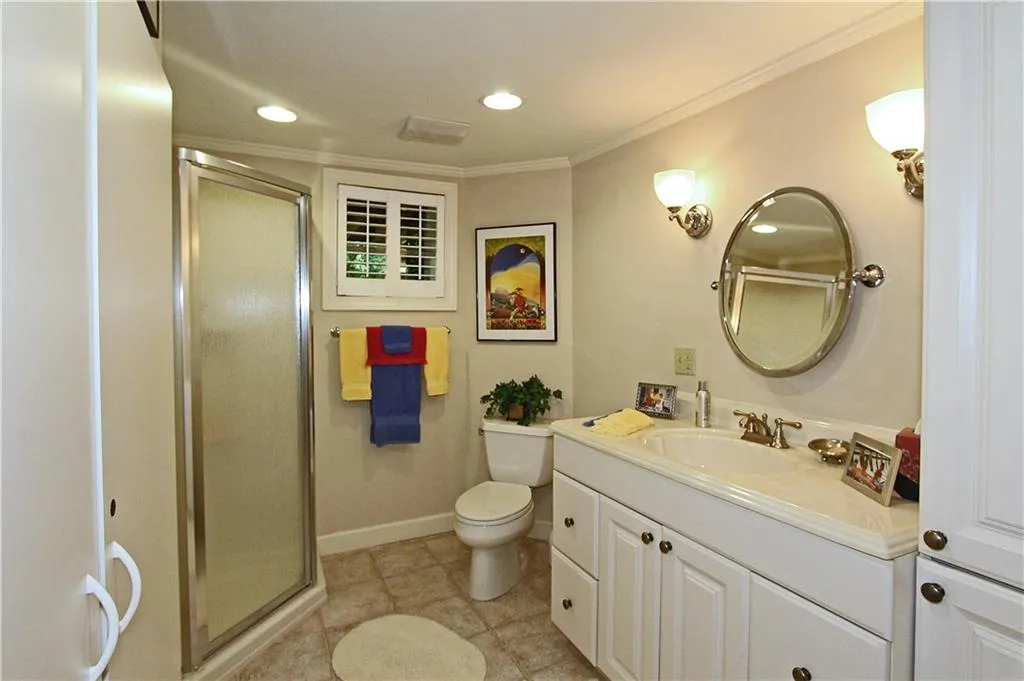 6180 Weatherly Drive, Sandy Springs, Georgia 30328, 4 Bedrooms Bedrooms, ,3 BathroomsBathrooms,Residential,Sold,6180 Weatherly Drive,5720688