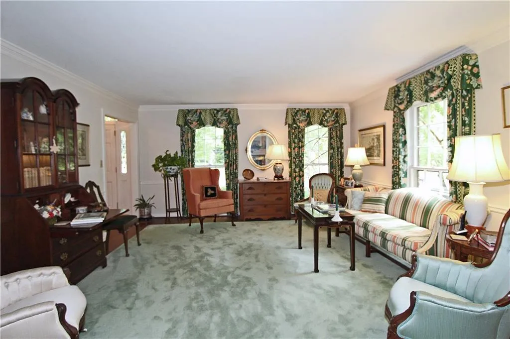 6180 Weatherly Drive, Sandy Springs, Georgia 30328, 4 Bedrooms Bedrooms, ,3 BathroomsBathrooms,Residential,Sold,6180 Weatherly Drive,5720688