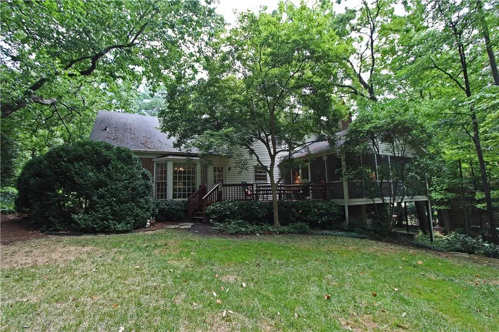 6180 Weatherly Drive, Sandy Springs, Georgia 30328, 4 Bedrooms Bedrooms, ,3 BathroomsBathrooms,Residential,Sold,6180 Weatherly Drive,5720688