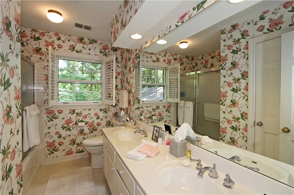 6180 Weatherly Drive, Sandy Springs, Georgia 30328, 4 Bedrooms Bedrooms, ,3 BathroomsBathrooms,Residential,Sold,6180 Weatherly Drive,5720688