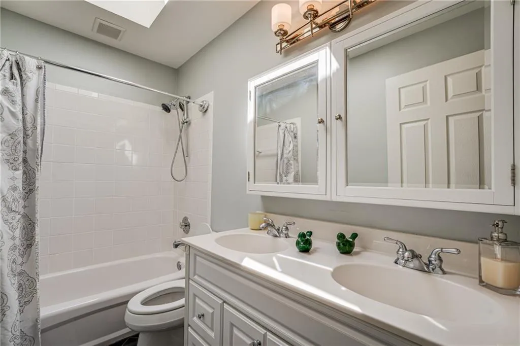 450 Laurel Chase Court, Atlanta, Georgia 30327, 5 Bedrooms Bedrooms, ,4 BathroomsBathrooms,Residential,Sold,450 Laurel Chase Court,7189904