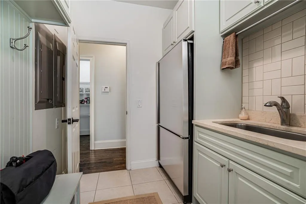 450 Laurel Chase Court, Atlanta, Georgia 30327, 5 Bedrooms Bedrooms, ,4 BathroomsBathrooms,Residential,Sold,450 Laurel Chase Court,7189904