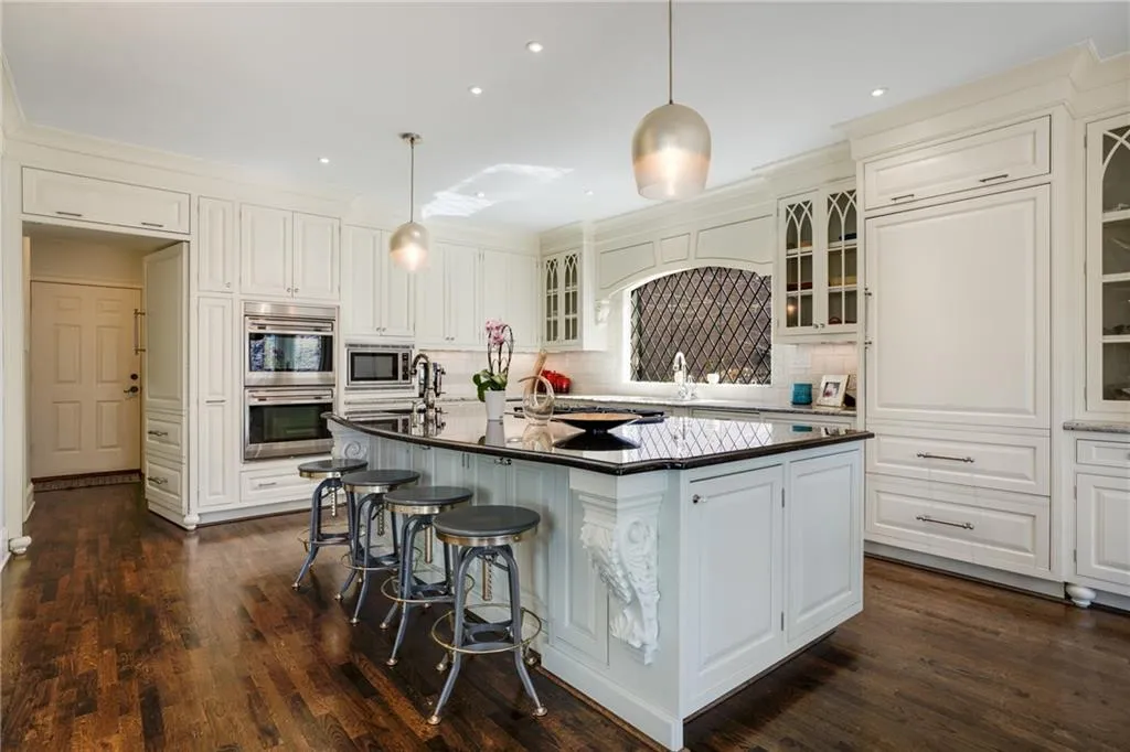 450 Laurel Chase Court, Atlanta, Georgia 30327, 5 Bedrooms Bedrooms, ,4 BathroomsBathrooms,Residential,Sold,450 Laurel Chase Court,7189904