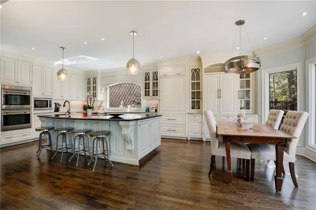 450 Laurel Chase Court, Atlanta, Georgia 30327, 5 Bedrooms Bedrooms, ,4 BathroomsBathrooms,Residential,Sold,450 Laurel Chase Court,7189904