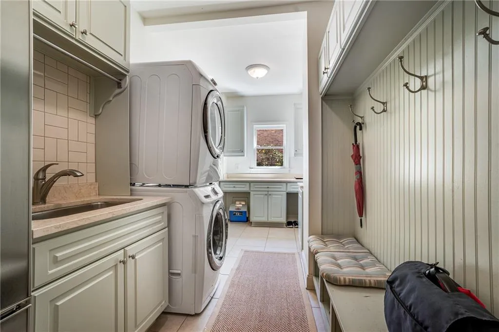 450 Laurel Chase Court, Atlanta, Georgia 30327, 5 Bedrooms Bedrooms, ,4 BathroomsBathrooms,Residential,Sold,450 Laurel Chase Court,7189904