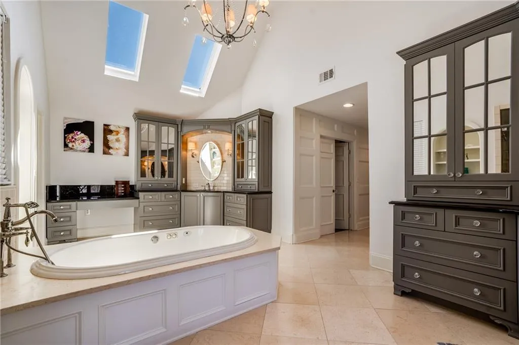 450 Laurel Chase Court, Atlanta, Georgia 30327, 5 Bedrooms Bedrooms, ,4 BathroomsBathrooms,Residential,Sold,450 Laurel Chase Court,7189904