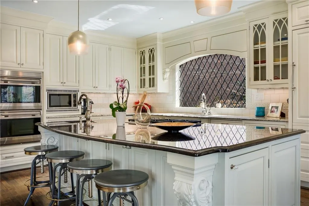 450 Laurel Chase Court, Atlanta, Georgia 30327, 5 Bedrooms Bedrooms, ,4 BathroomsBathrooms,Residential,Sold,450 Laurel Chase Court,7189904