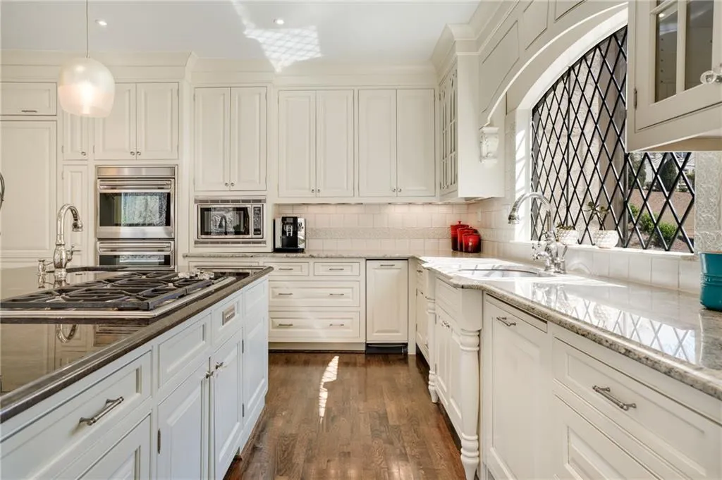 450 Laurel Chase Court, Atlanta, Georgia 30327, 5 Bedrooms Bedrooms, ,4 BathroomsBathrooms,Residential,Sold,450 Laurel Chase Court,7189904