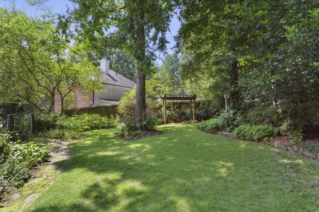 285 Brackenwood Circle, Atlanta, Georgia 30328, 6 Bedrooms Bedrooms, ,3 BathroomsBathrooms,Residential,Sold,285 Brackenwood Circle,7261639