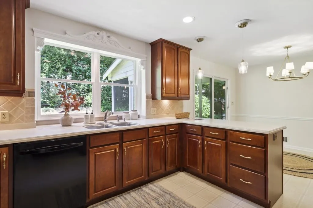 285 Brackenwood Circle, Atlanta, Georgia 30328, 6 Bedrooms Bedrooms, ,3 BathroomsBathrooms,Residential,Sold,285 Brackenwood Circle,7261639