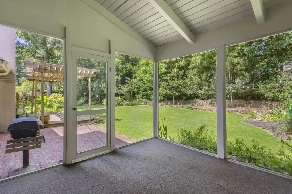 285 Brackenwood Circle, Atlanta, Georgia 30328, 6 Bedrooms Bedrooms, ,3 BathroomsBathrooms,Residential,Sold,285 Brackenwood Circle,7261639