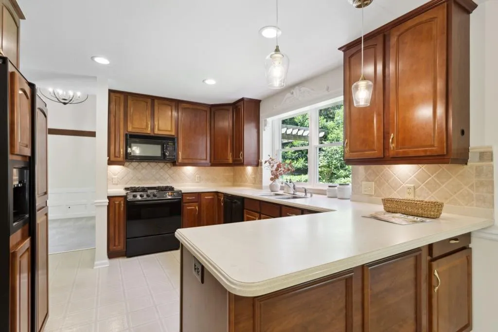 285 Brackenwood Circle, Atlanta, Georgia 30328, 6 Bedrooms Bedrooms, ,3 BathroomsBathrooms,Residential,Sold,285 Brackenwood Circle,7261639