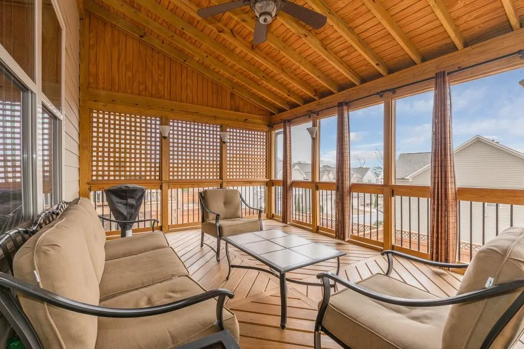 7525 Glisten Avenue, Atlanta, Georgia 30328, 4 Bedrooms Bedrooms, ,3 BathroomsBathrooms,Residential,Sold,7525 Glisten Avenue,5945174