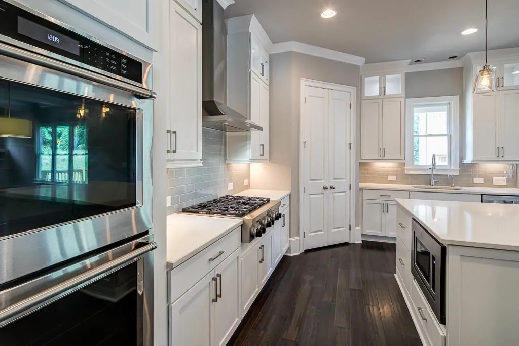 206 Belle Lane, Sandy Springs, Georgia 30328, 5 Bedrooms Bedrooms, ,5 BathroomsBathrooms,Residential,Sold,206 Belle Lane,5945863