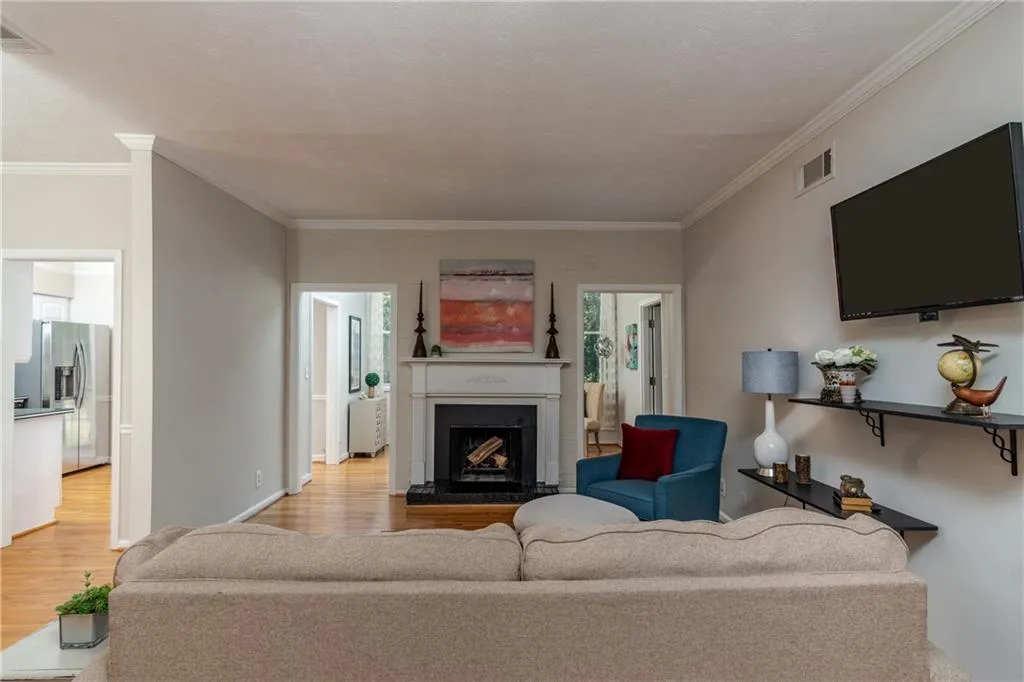 5635 Chemin De Vie, Atlanta, Georgia 30342, 2 Bedrooms Bedrooms, ,2 BathroomsBathrooms,Residential,Sold,5635 Chemin De Vie,6574777