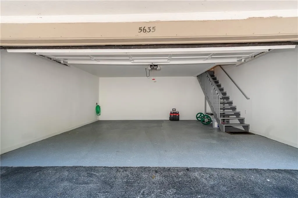 5635 Chemin De Vie, Atlanta, Georgia 30342, 2 Bedrooms Bedrooms, ,2 BathroomsBathrooms,Residential,Sold,5635 Chemin De Vie,6574777