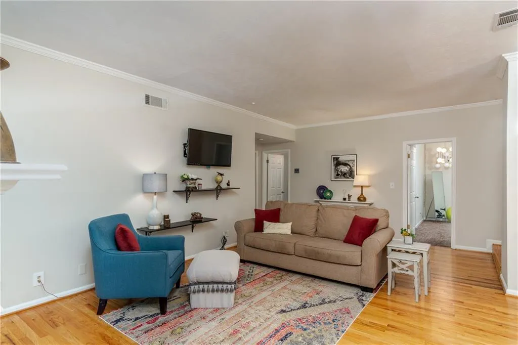 5635 Chemin De Vie, Atlanta, Georgia 30342, 2 Bedrooms Bedrooms, ,2 BathroomsBathrooms,Residential,Sold,5635 Chemin De Vie,6574777