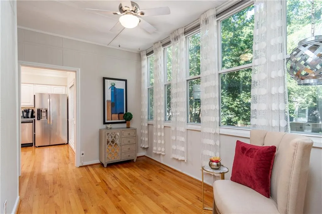 5635 Chemin De Vie, Atlanta, Georgia 30342, 2 Bedrooms Bedrooms, ,2 BathroomsBathrooms,Residential,Sold,5635 Chemin De Vie,6574777