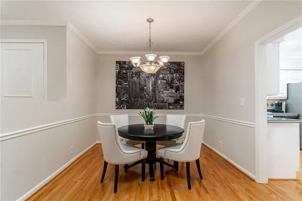 5635 Chemin De Vie, Atlanta, Georgia 30342, 2 Bedrooms Bedrooms, ,2 BathroomsBathrooms,Residential,Sold,5635 Chemin De Vie,6574777