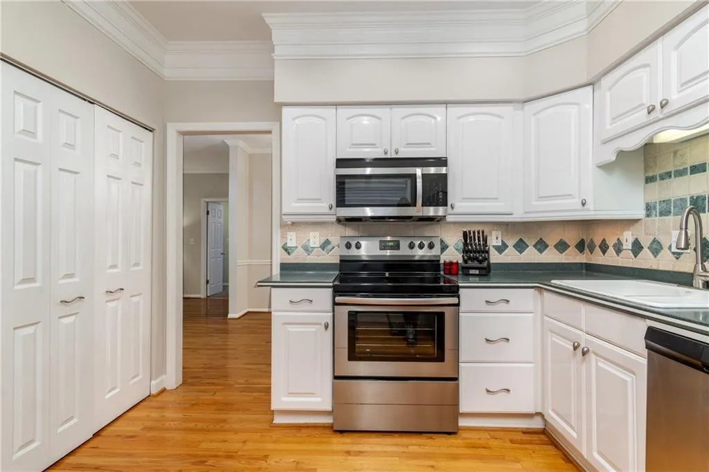 5635 Chemin De Vie, Atlanta, Georgia 30342, 2 Bedrooms Bedrooms, ,2 BathroomsBathrooms,Residential,Sold,5635 Chemin De Vie,6574777