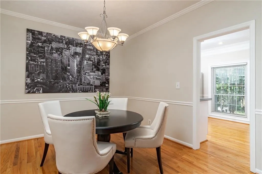 5635 Chemin De Vie, Atlanta, Georgia 30342, 2 Bedrooms Bedrooms, ,2 BathroomsBathrooms,Residential,Sold,5635 Chemin De Vie,6574777